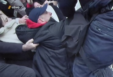 POLICIJA UPOTREBILA SILU U BOTUNU: Napadnut Milan Knežević